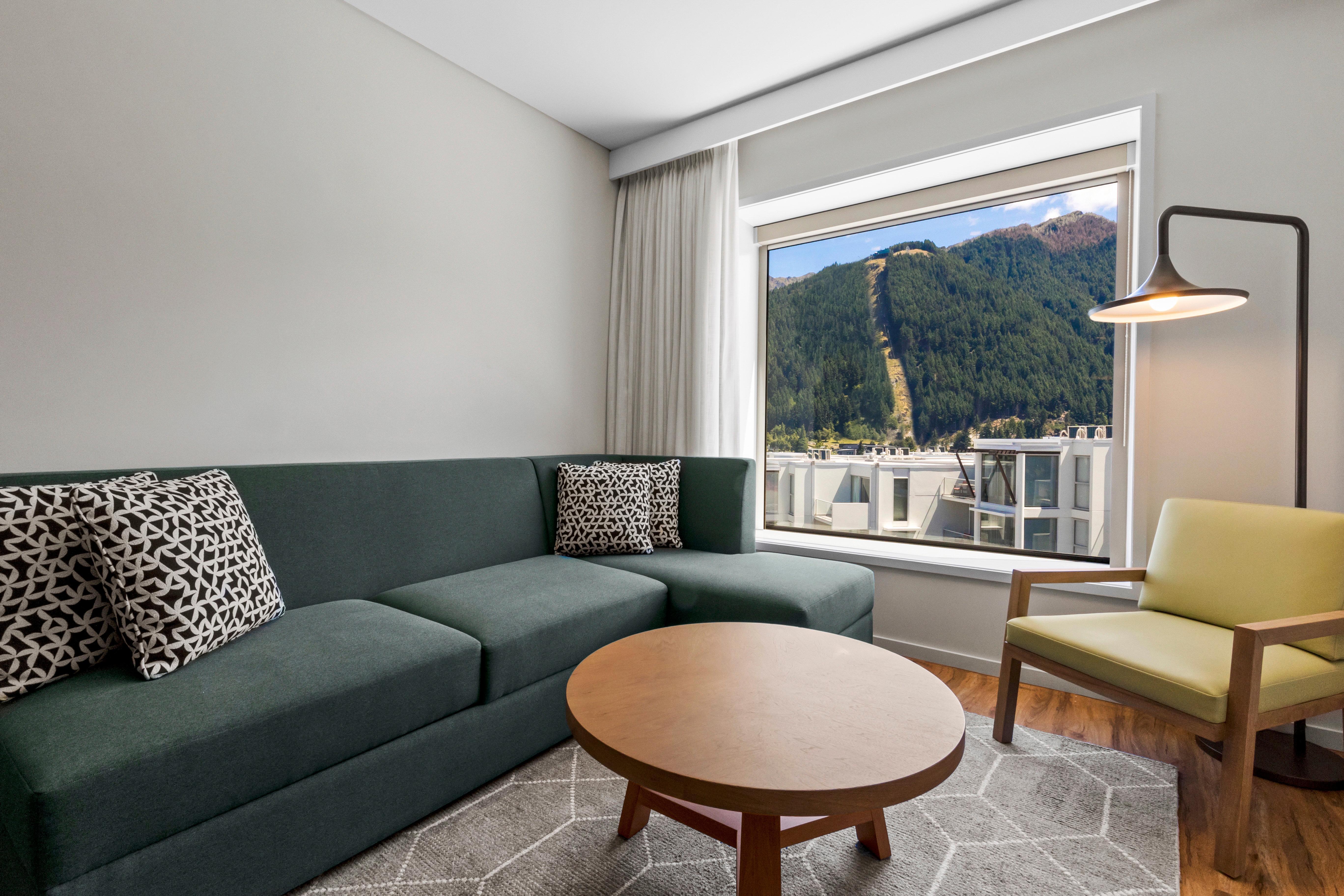 Holiday Inn Express & Suites Queenstown By Ihg Exterior photo