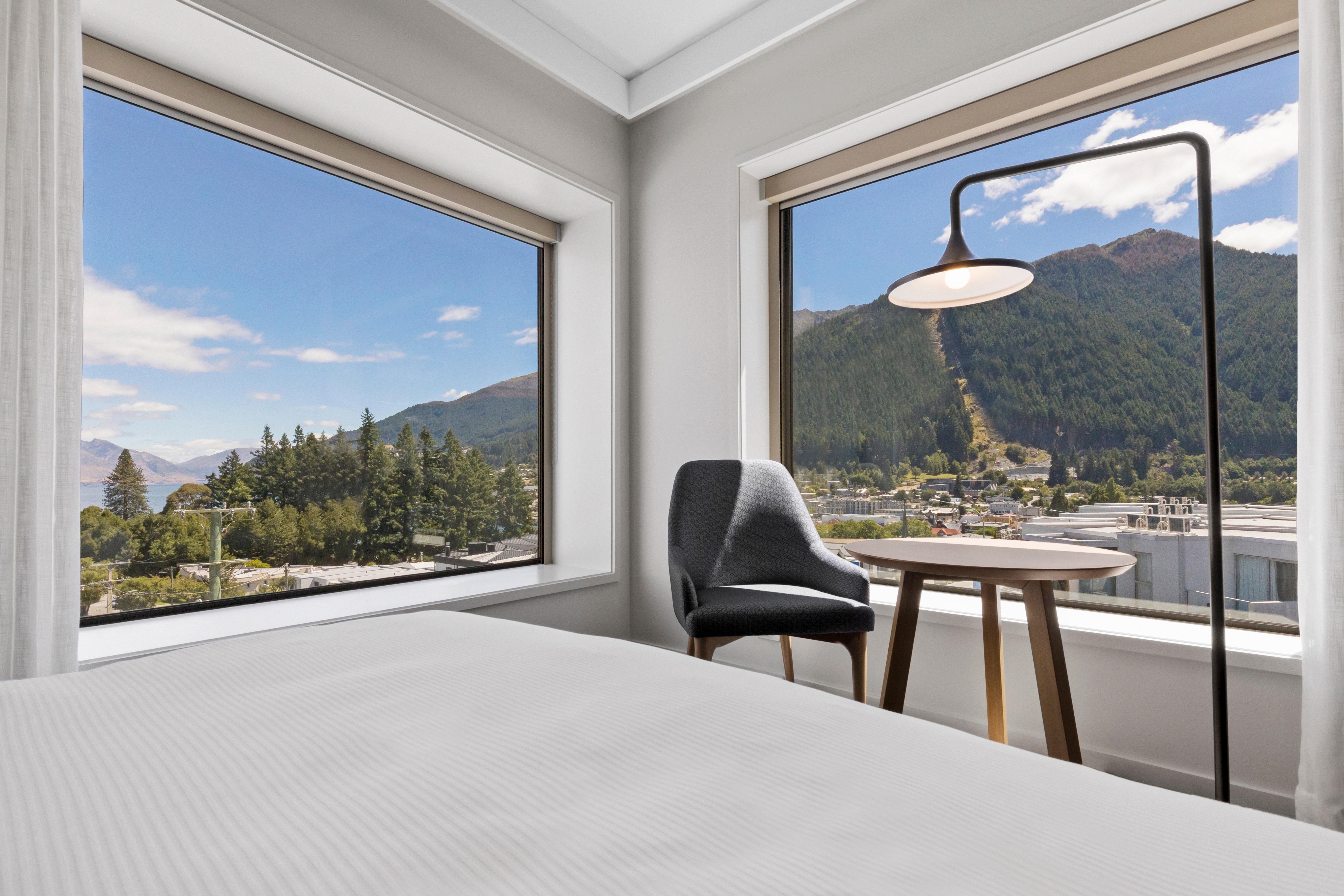 Holiday Inn Express & Suites Queenstown By Ihg Exterior photo