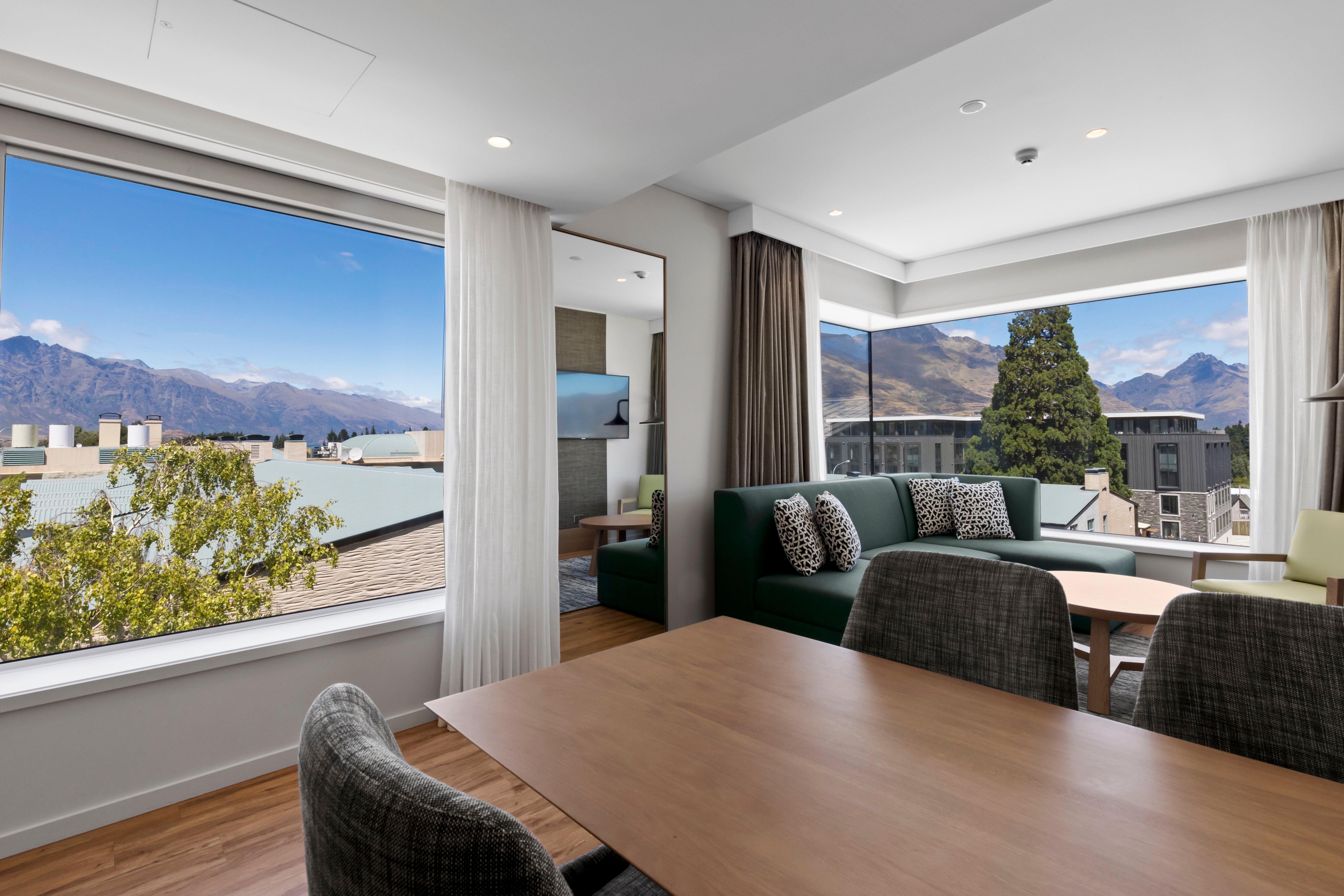 Holiday Inn Express & Suites Queenstown By Ihg Exterior photo