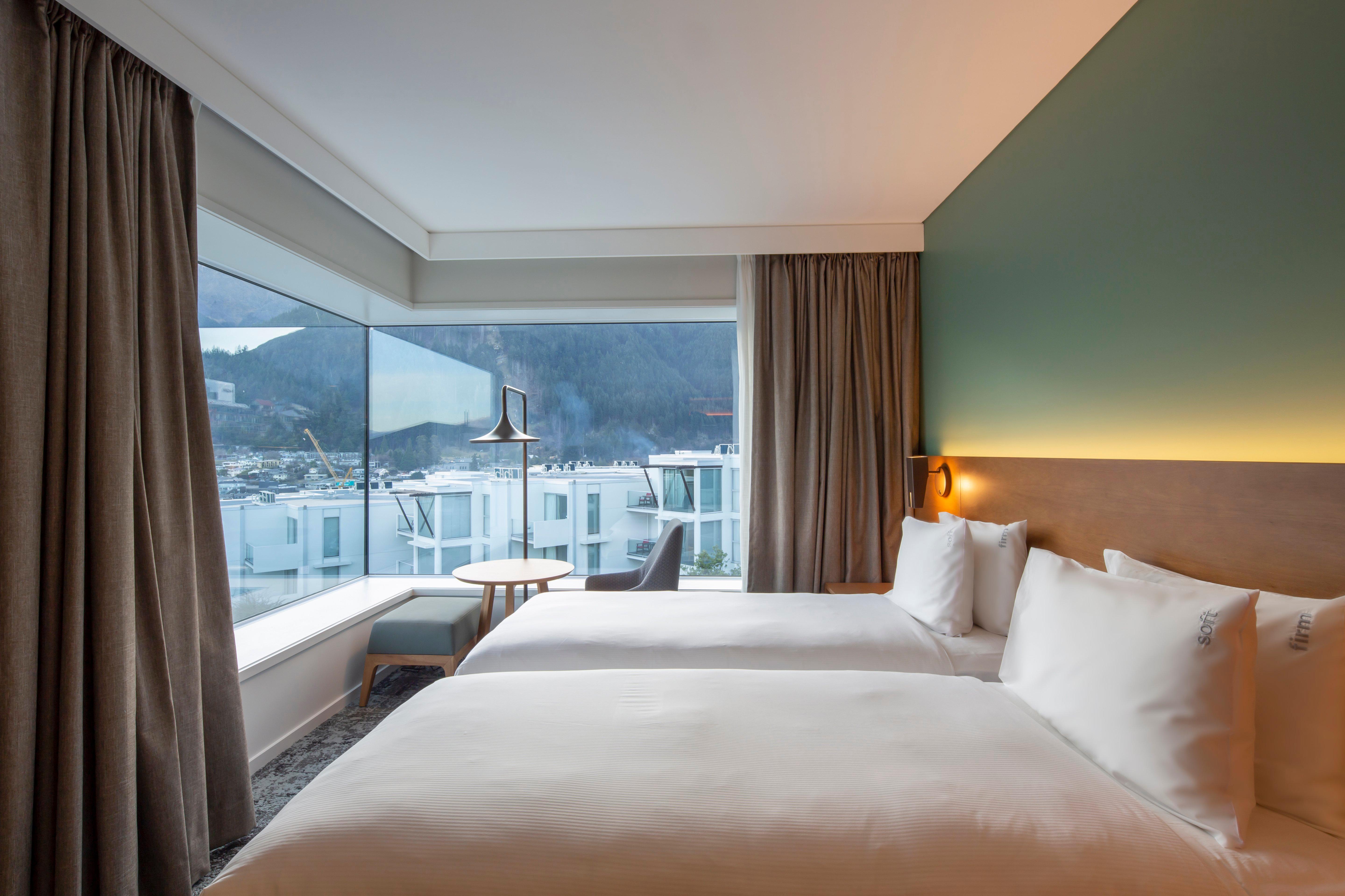 Holiday Inn Express & Suites Queenstown By Ihg Exterior photo
