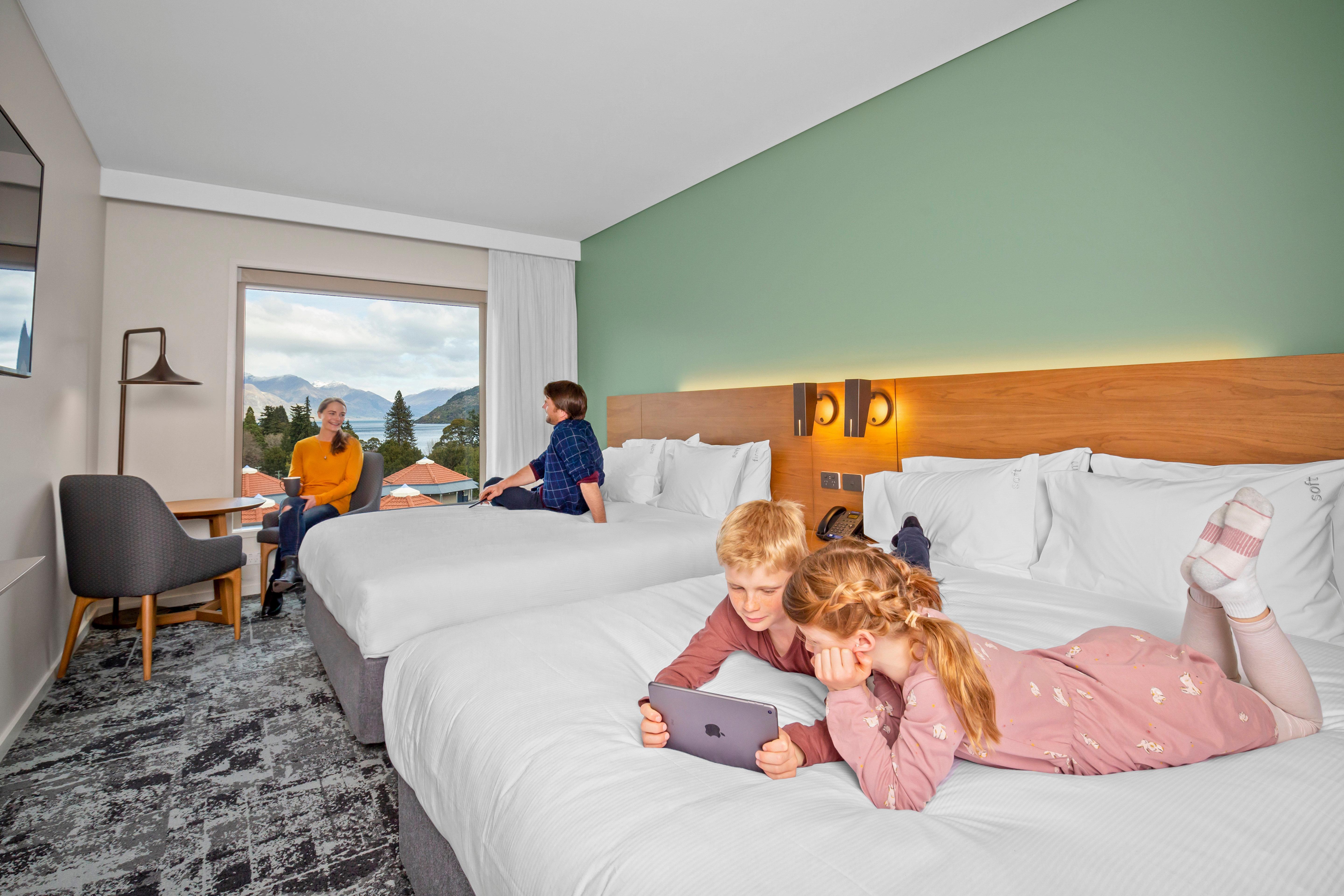 Holiday Inn Express & Suites Queenstown By Ihg Exterior photo