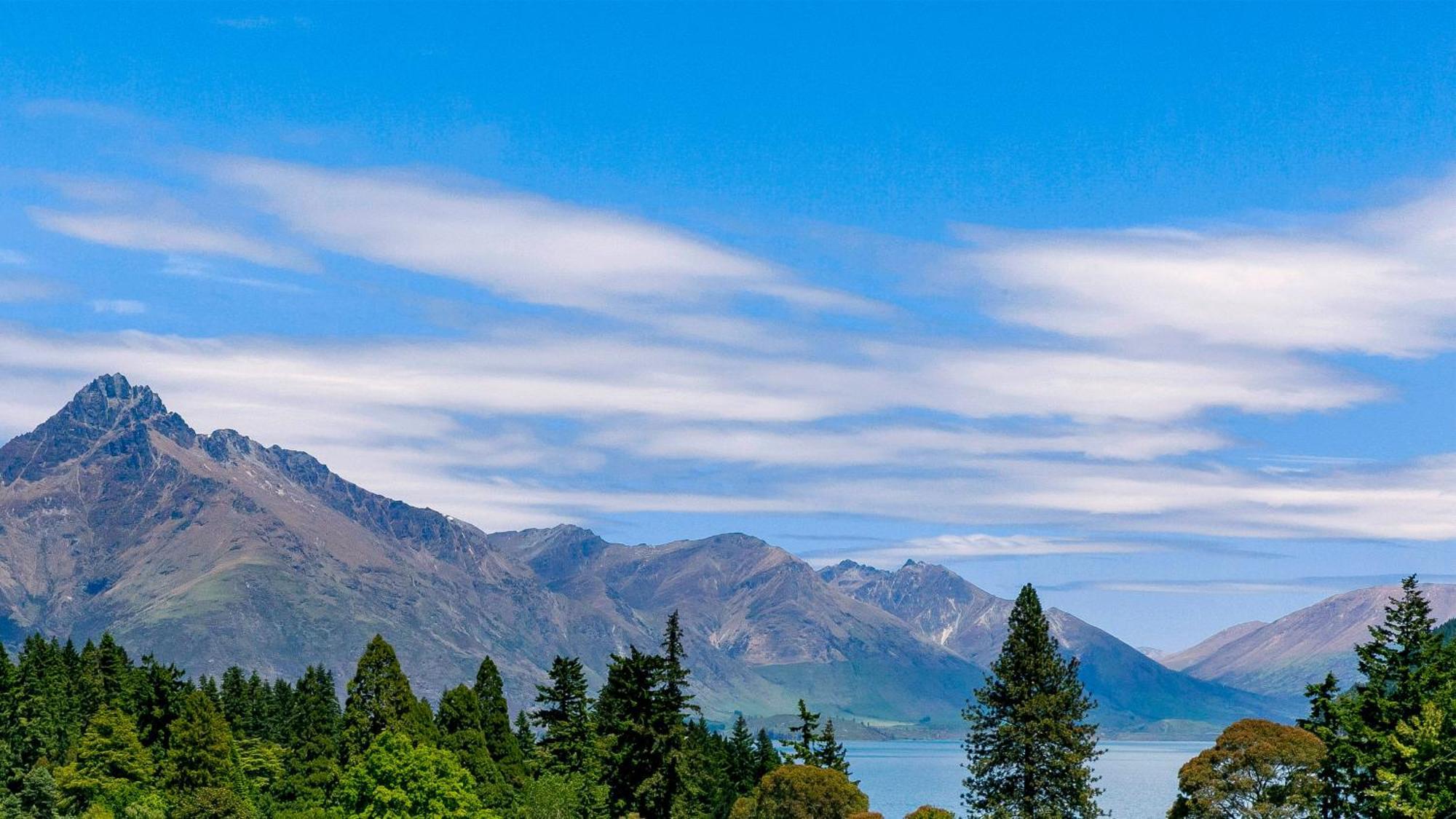 Holiday Inn Express & Suites Queenstown By Ihg Exterior photo